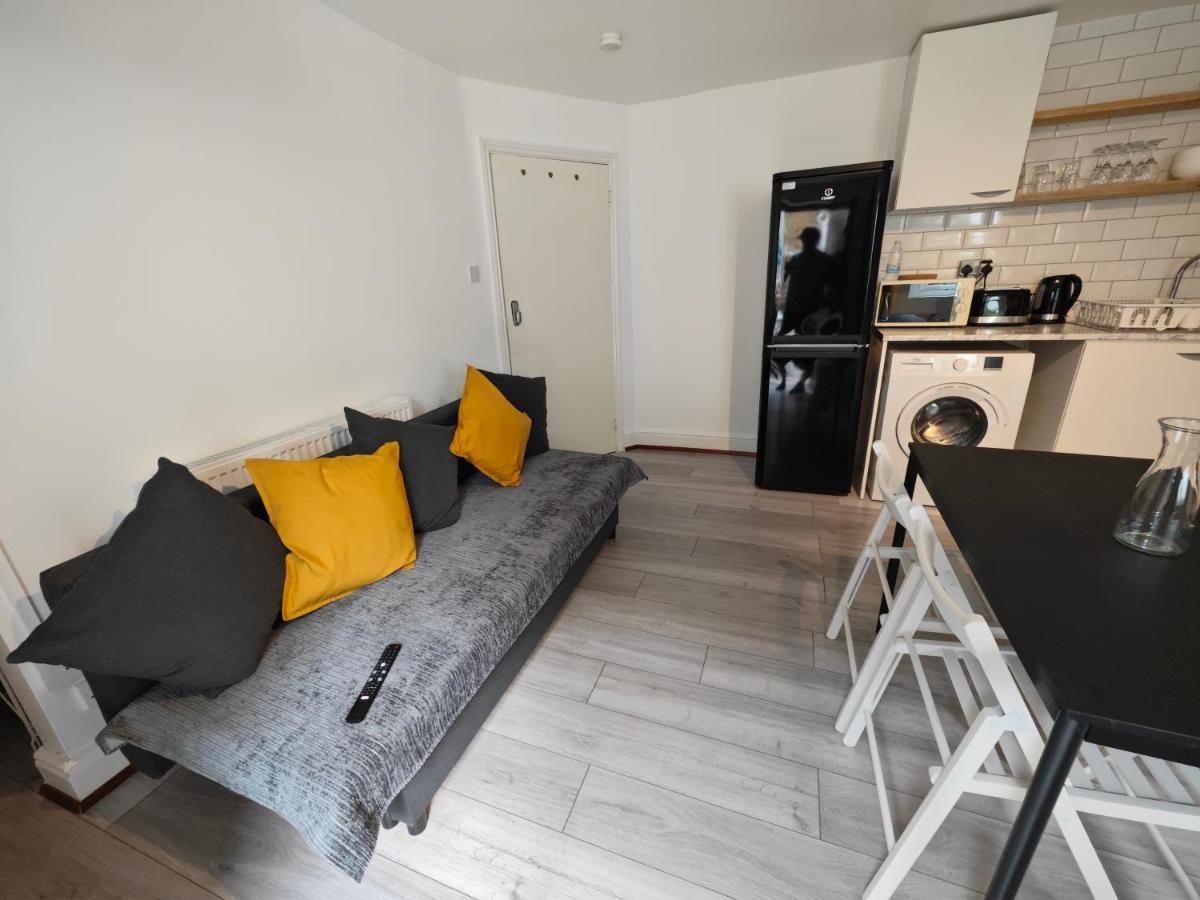 2 Bedroom 2 Bathroom Apartment In Old St - Shoreditch - Zone 1 Londýn Exteriér fotografie